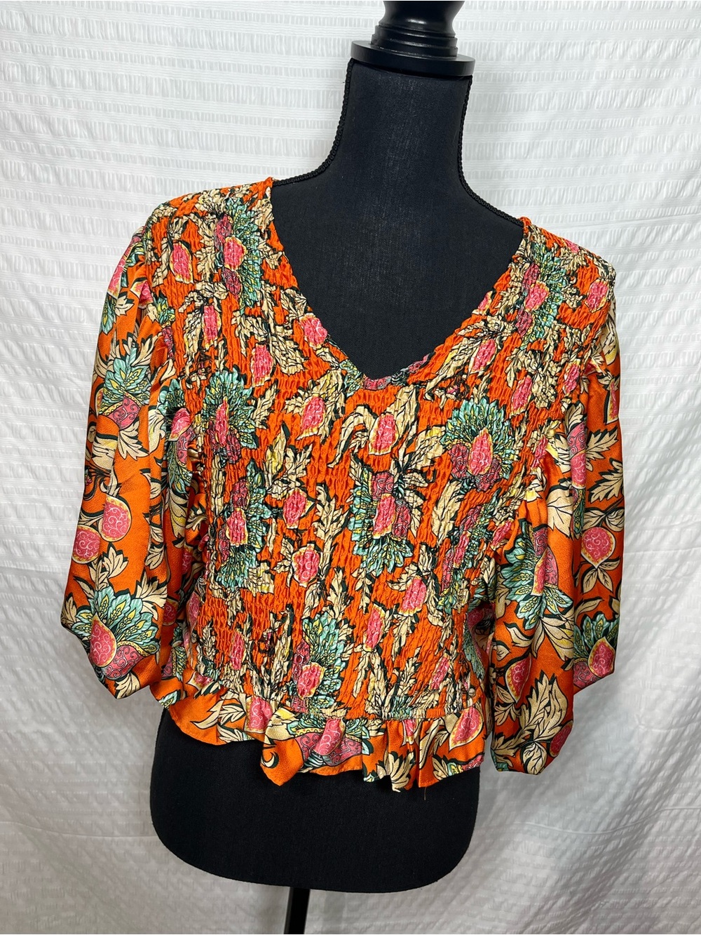 THML Orange Floral
Smocked Crop Top Blouse V Neck Puff Sleeve size Large